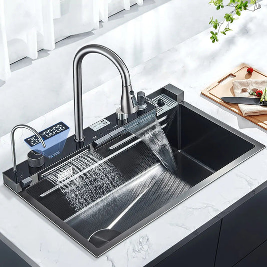 CascadaPro en una cocina blanca, con la cascada abierta